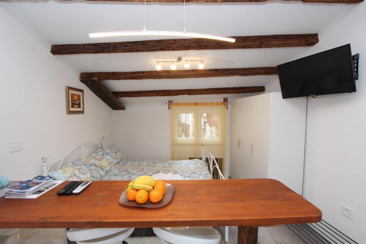 Studio Mira Rovinj Exterior foto